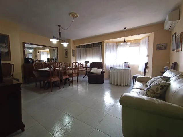 Amplio piso de 4 dormitorios y 130 m2 en plena Ronda Norte – - foto 3