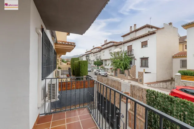 Encantadora Casa Reformada en Ogijares con Vistas y Espacios para Disfrutar — 32