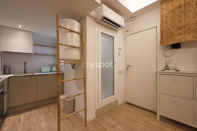 Elegante apartamento reformado de 1 dormitorio en el Raval — 11