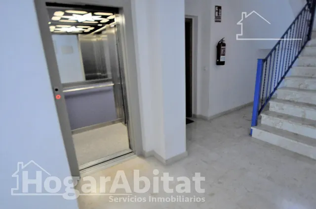 Impecable y reformado en residencial con terraza, piscina y dos plazas de garaje, cerca del centro — 27