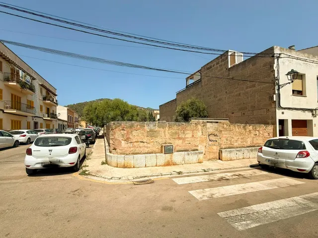 Solar Urbanizable en Esquina con Amplias Posibilidades de Co - foto 2