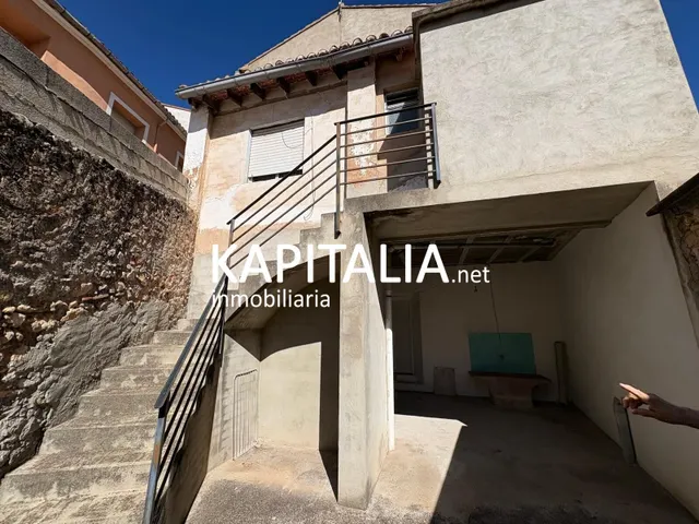 Casa en venta en Genovés, 5 habitaciones y terraza. — 27