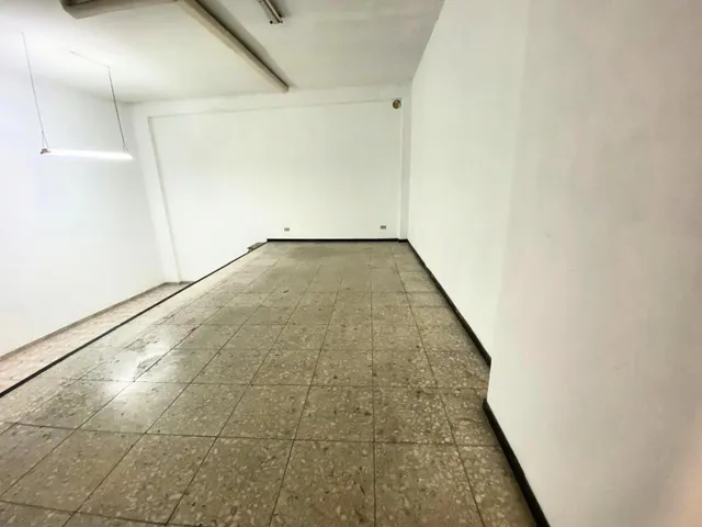 Local comercial calle Torrecedeira — 11
