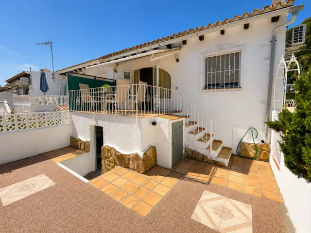 Encantador bungalow esquinero de una sola planta en Moraira Park — 2
