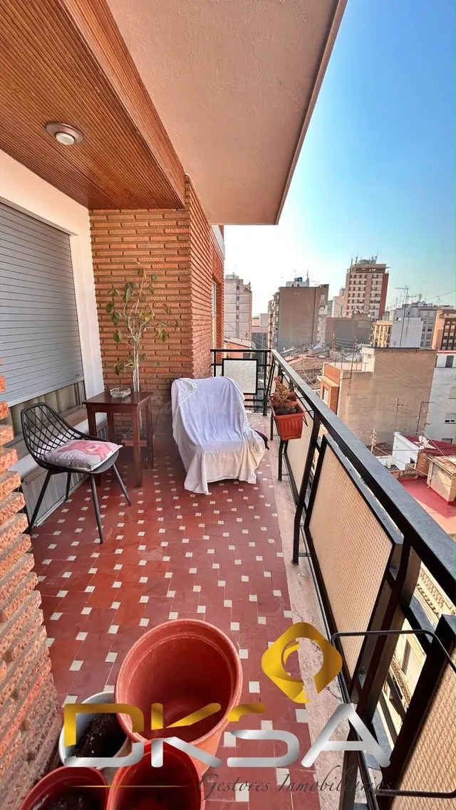 Espectacular piso de 198 m2 con 6 habitaciones, terraza, gar - foto 3
