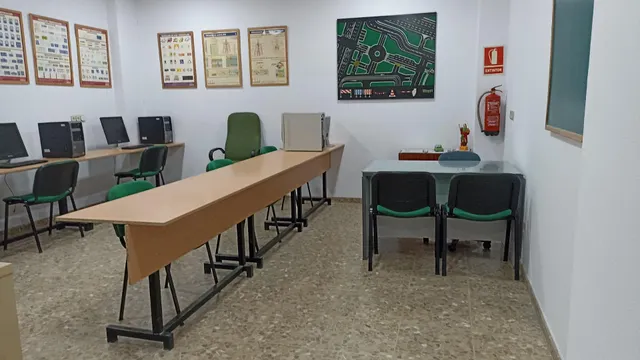 MAGNIFICO LOCAL ZONA ARENAL. VENTA POR JUBILACION. — 6