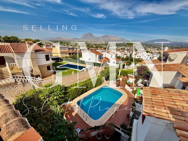 EXCELENTE VILLA EN ESQUINA EN ALBIR | MÁS PRIVACIDAD, LUZ Y GRAN POTENCIAL — 48