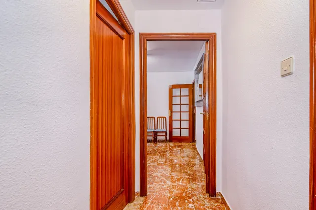 Amplio piso situado en el emblemático Edificio Presidente en Caleta — 23