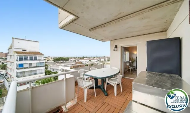 Ático de 61 m2, con 60 m2 de terraza-solarium, LICENCIA TURISTICA. — 39