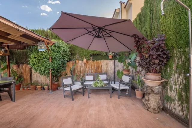 CHALET CON PISCINA Y JARDÍN A SOLO 10 MINUTOS DE GRANADA — 17