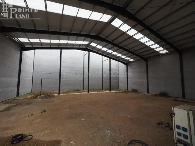 Se alquila nave en Tomelloso ideal para local y comercio con - foto 3