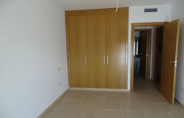 Apartamento de 62 m2 con 2 dormitorios, terraza y parking — 10
