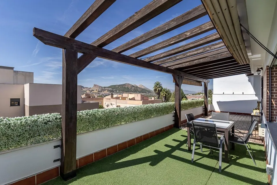 PISO CON TERRAZA EN ALBOLOTE
