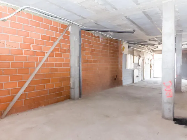 EN VENTA LOCAL COMERCIAL EN MONTIJO — 6
