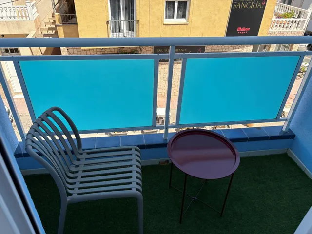 Apartamento céntrico, luminoso, y elegantemente reformado (1.ª planta). Balcón con orientación este, piscina comunitaria y a solo 800 m de Playa del Cura. — 7