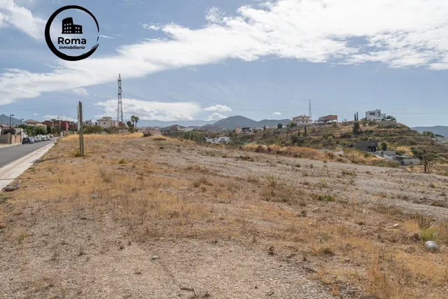 Terreno urbano de 750 m2 en Altos de La Zubia. Parcelas 14 de la manzana L y parcela 17 de la manzana M — 38