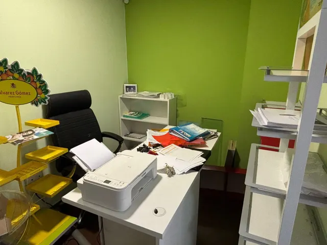 VENTA LOCAL CON NEGOCIO EN ZONA ALTA — 11