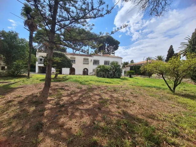 SE VENDE CHALET EN MUY BUENA ZONA CON PARCELA A 5 MINUTOS DE - foto 3