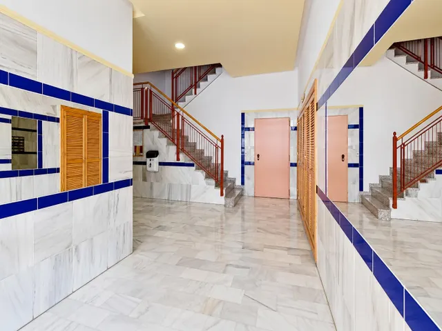 Bonito piso exterior y luminoso de dos dormitorios, baños y aseo en Albolote junto al metro y con plaza de garaje — 37