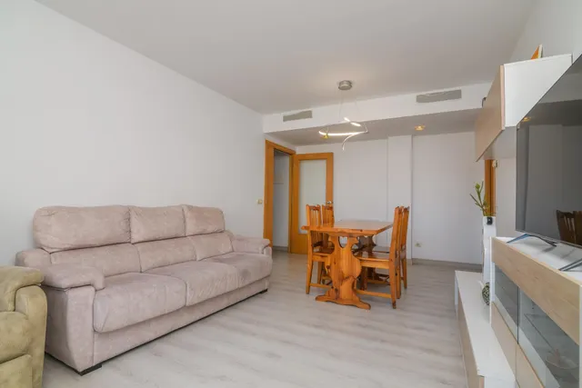 Impecable y céntrico en Manresa: 3 hab, suite y balcón — 9