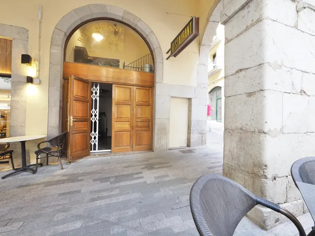 RESTAURANTE EN PLENO CENTRO DE LA CIUDAD — 22