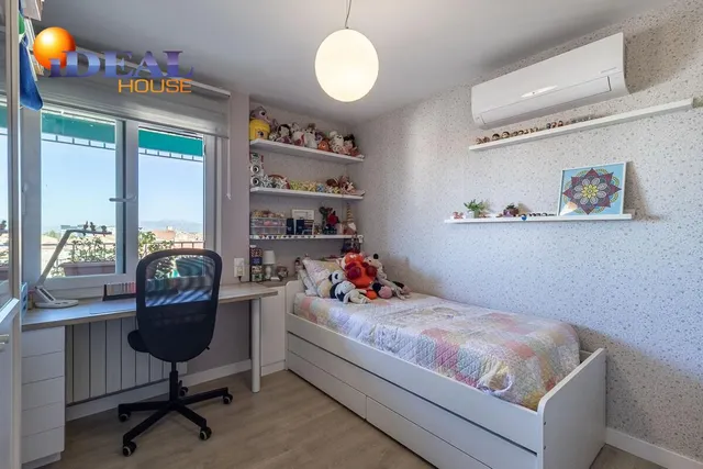 PISO REFORMADO CON VISTAS PANORÁMICAS A UN PASO DEL CENTRO DE GRANADA — 25