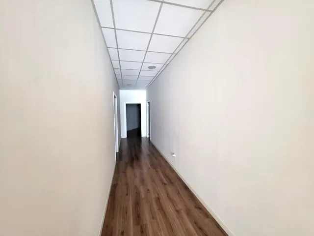 Amplio Local Comercial Reformado en el Almaig, Ontinyent — 8