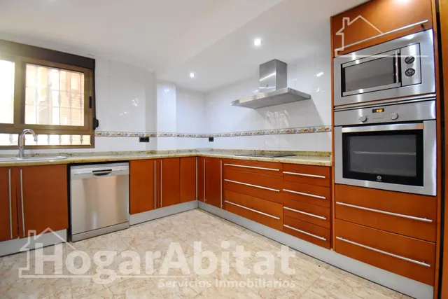 Espacio familiar y comodidad absoluta en este piso totalmente exterior con garaje privado cerrado — 8