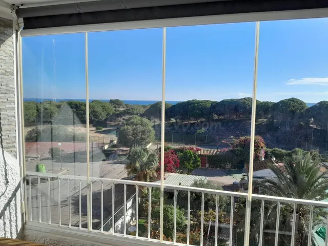 ESPECTACULAR VIVIENDA FRENTE A LA PINADA, RODEADA DE VEGETACIÓN — 3