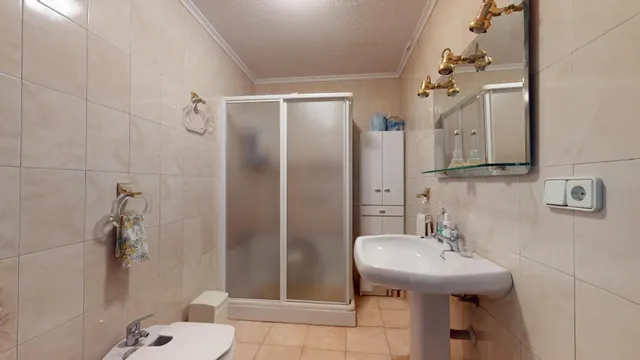 VIVIENDA UNIFAMILIAR CENTRICA — 35