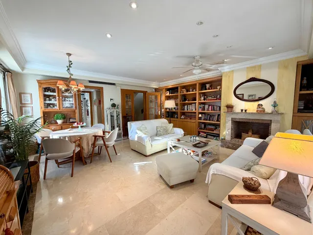 Chalet adosado esquinero con jardín privado, terrazas y garaje doble en La Patacona — 5