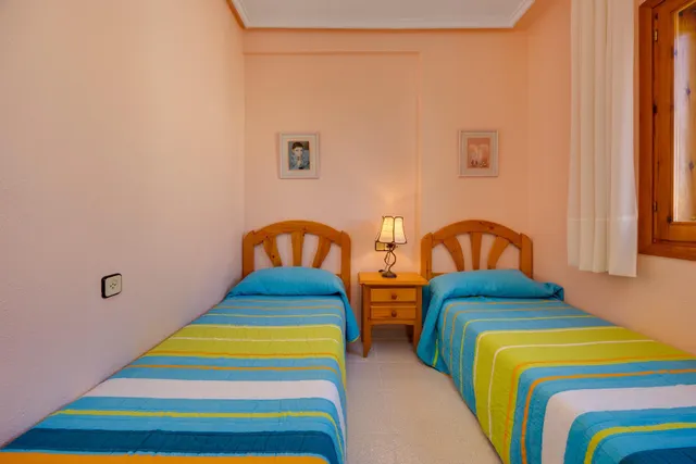 Apartamento de 3 dormitorios y piscina comunitaria en Acequion, Torrevieja — 12