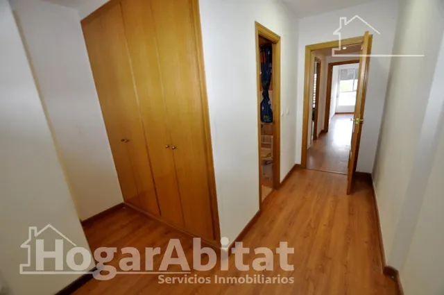 Amplitud y luminosidad para tu familia en este espacioso piso con ascensor y vistas despejadas — 21