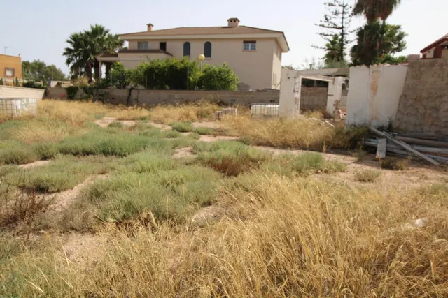 Parcela Urbana de Casi 1.000 m2 con Casa a Reformar en Los G - foto 4