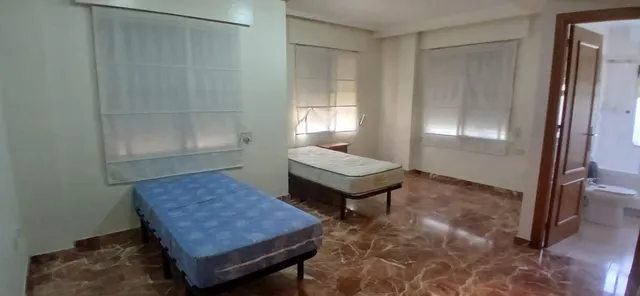 Amplia y luminosa vivienda, para familia o estudiantes — 8