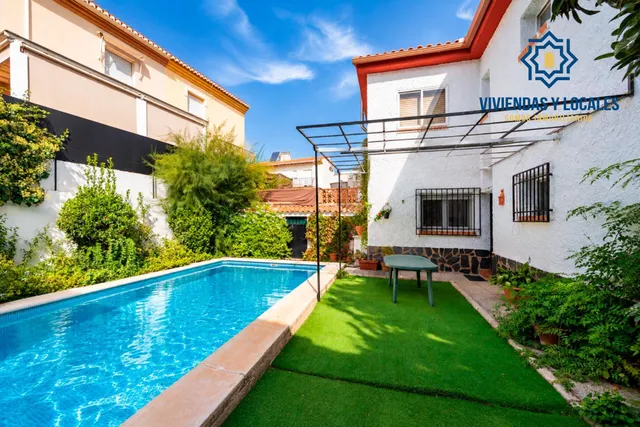 Preciosa casa en Ogíjares con piscina y jardín — 17