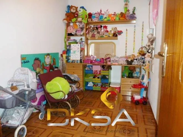 160 m2, terraza, chimenea y estancias de las que ya cuesta encontrar — 19