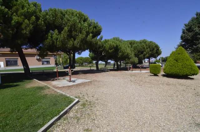 Urbis te ofrece un terreno Urbano en venta en Carrascal de Barregas zona URB. PEÑASOLANA, Salamanca. — 25