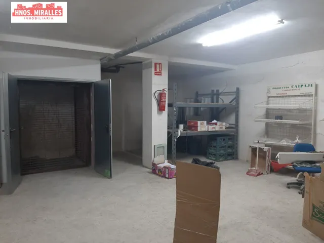 LOCAL DISPONIBLE PARA CUALQUER TIPO DE NEGOCIO, MUY INTERESANTE Y EN ZONA CENTRO. — 12