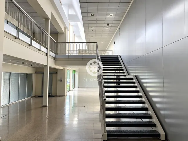 Exclusiva nave industrial tipo c con edificio corporativo junto a zona franca y fira de Barcelona. — 14
