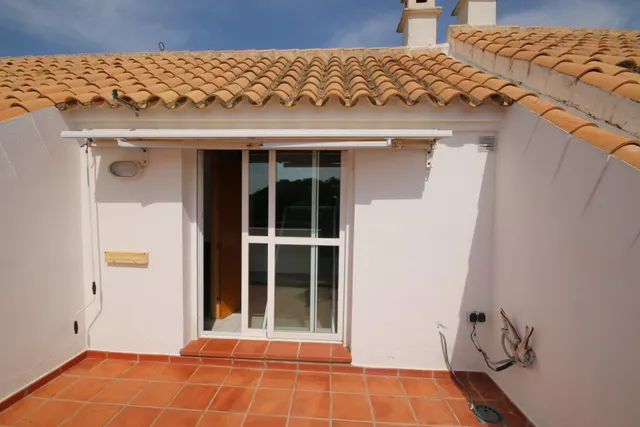 Exclusivo adosado de 3 plantas en Hoyo 14 junto al Campo de Golf – Nuevo Portil — 40