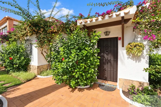 Chalet con piscina en venta en Jávea/Xàbia - 4 dormitorios y vistas al Montgó — 25