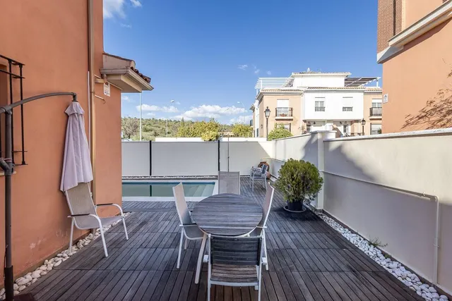 Casa pareada con piscina y vistas despejadas en Huétor Vega — 7
