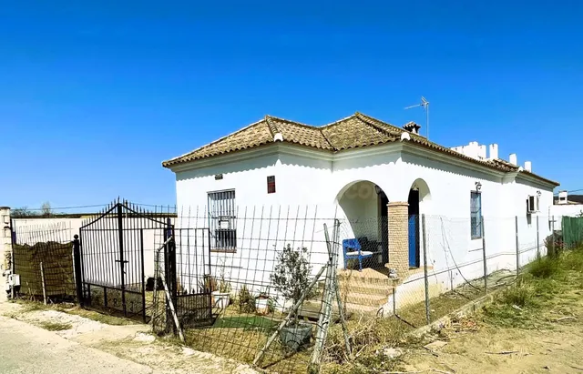 Casa Independiente de una planta en Villaverde. Sevilla. - foto 4
