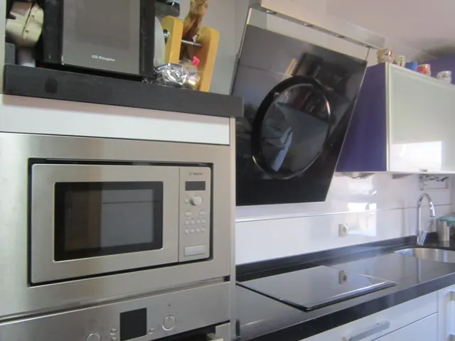 APARTAMENTO, 80 M2, SALÓN, COCINA, 2 HAB., 2 BAÑOS, TRASTERO - foto 2