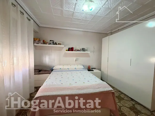 ¡En buena zona! Casa amplia y luminosa con gran terraza y balcón — 20