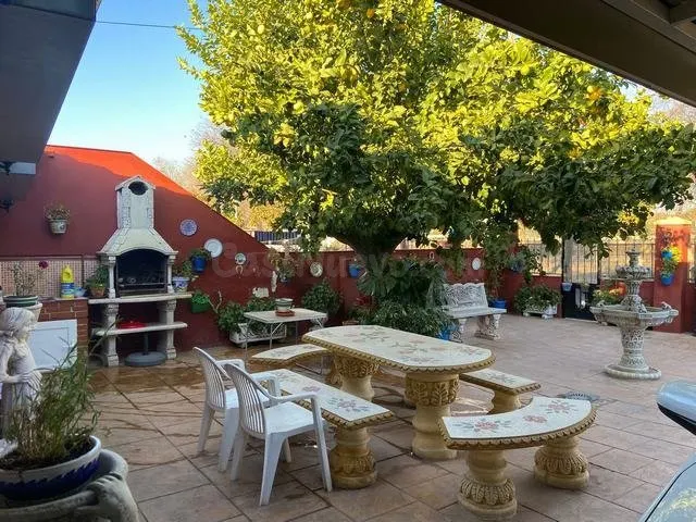VILLARRUBIA - Casa de 460 m2 con agua potable y pozo, patio,