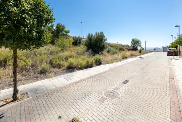 Venta de solar urbano en La Zubia (Zona Altos de La Zubia) — 10