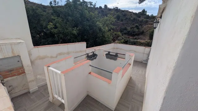 Casa rústica con terrazas y vistas a la montaña en Totalán — 27