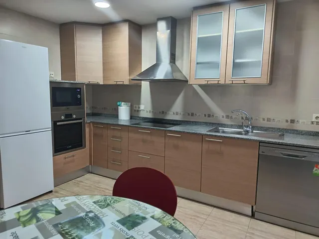 Se vende piso para entrar a vivir a 20 minutos de Alicante, con todos los servicios a mano, ascensor, plaza de garaje y trastero — 6